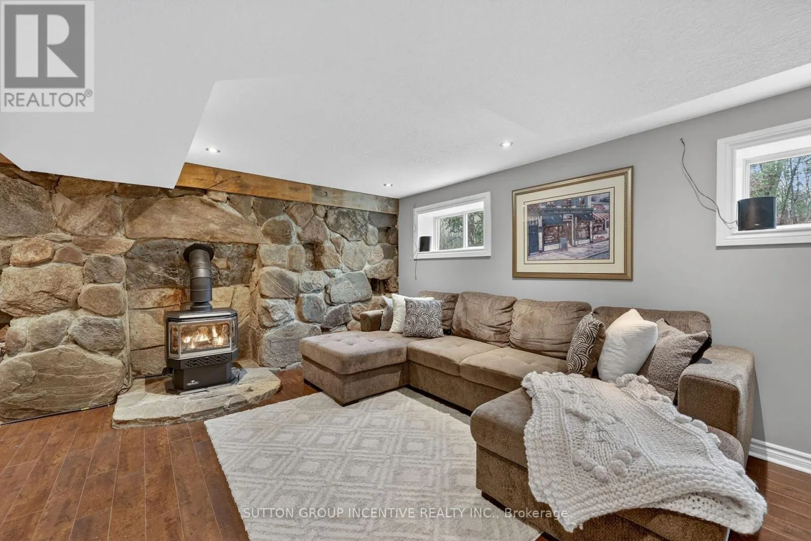 10 SPRINGHOME ROAD