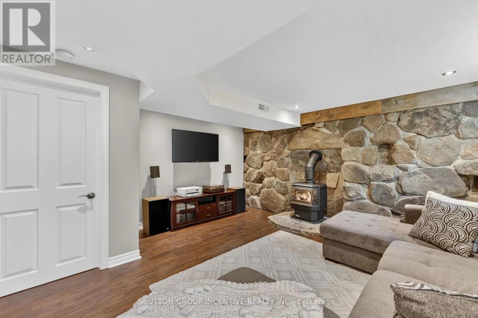 10 SPRINGHOME ROAD