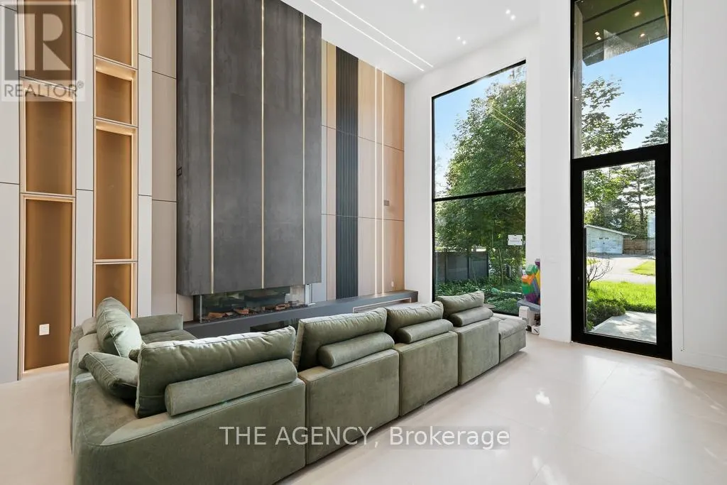 2707 LAKESIDE DRIVE