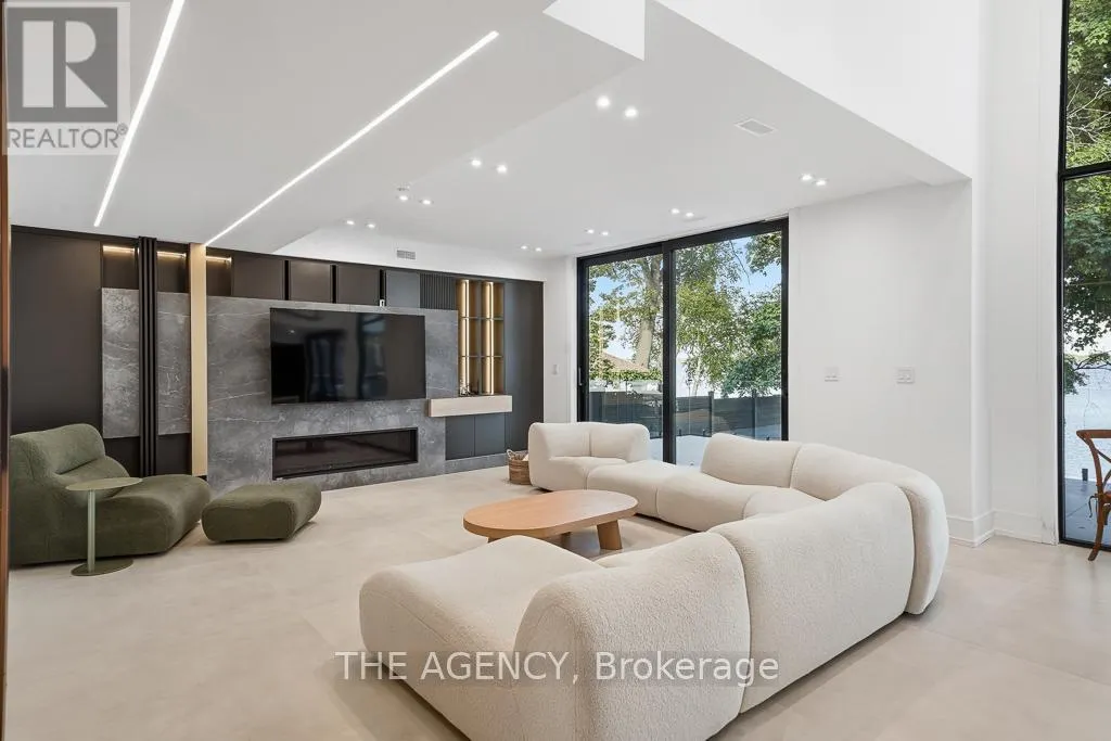 2707 LAKESIDE DRIVE