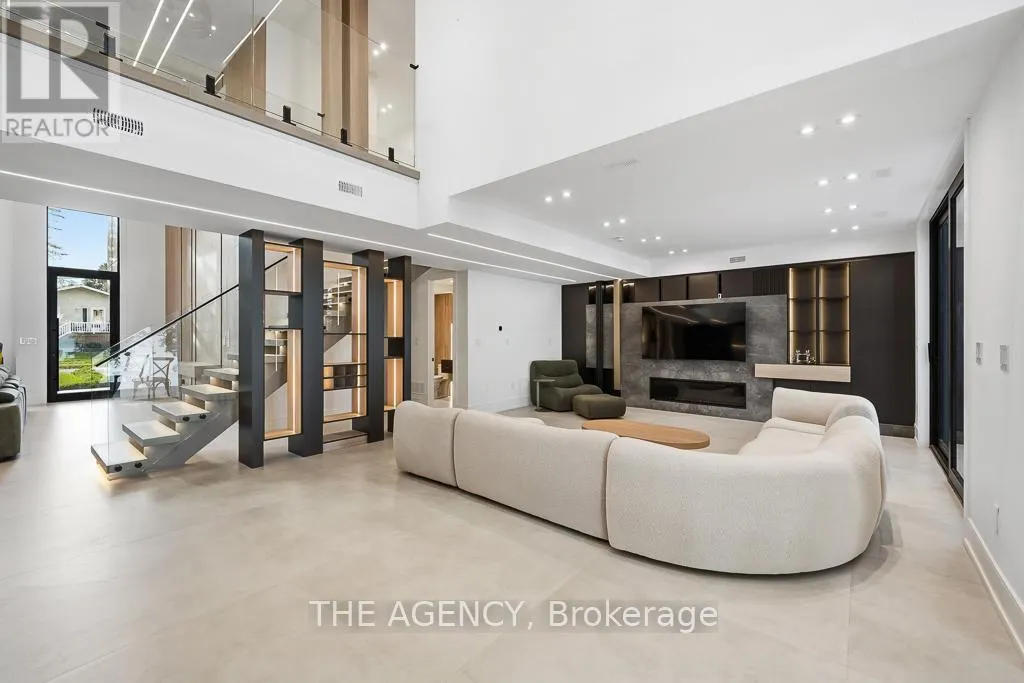 2707 LAKESIDE DRIVE