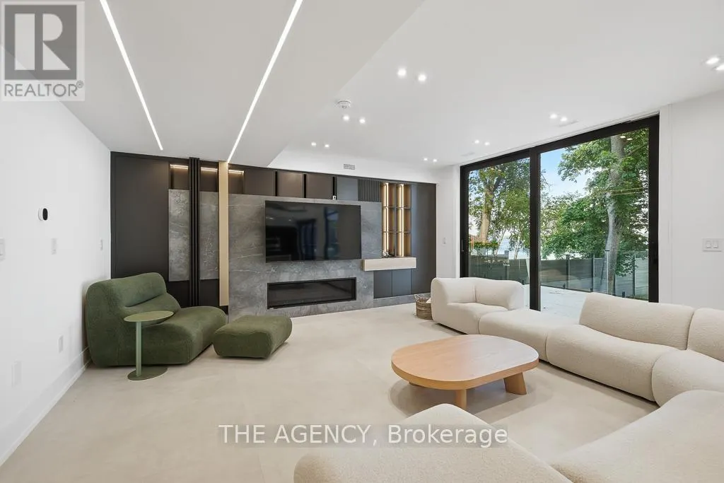2707 LAKESIDE DRIVE