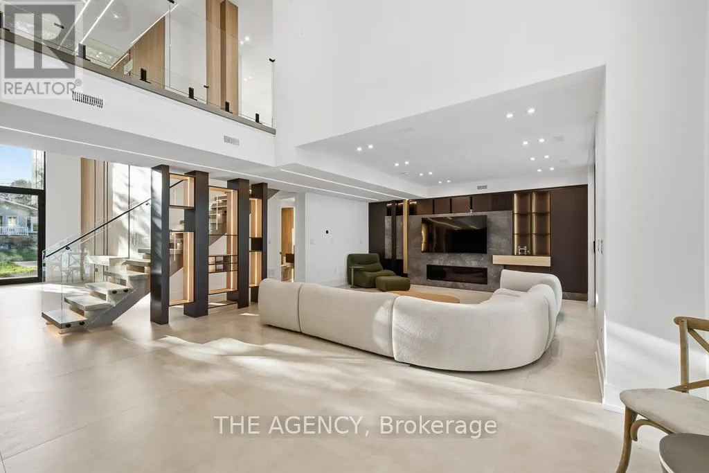 2707 LAKESIDE DRIVE