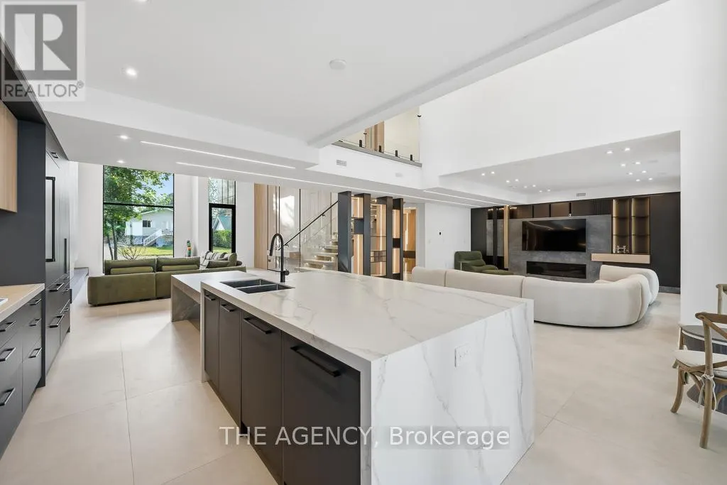 2707 LAKESIDE DRIVE