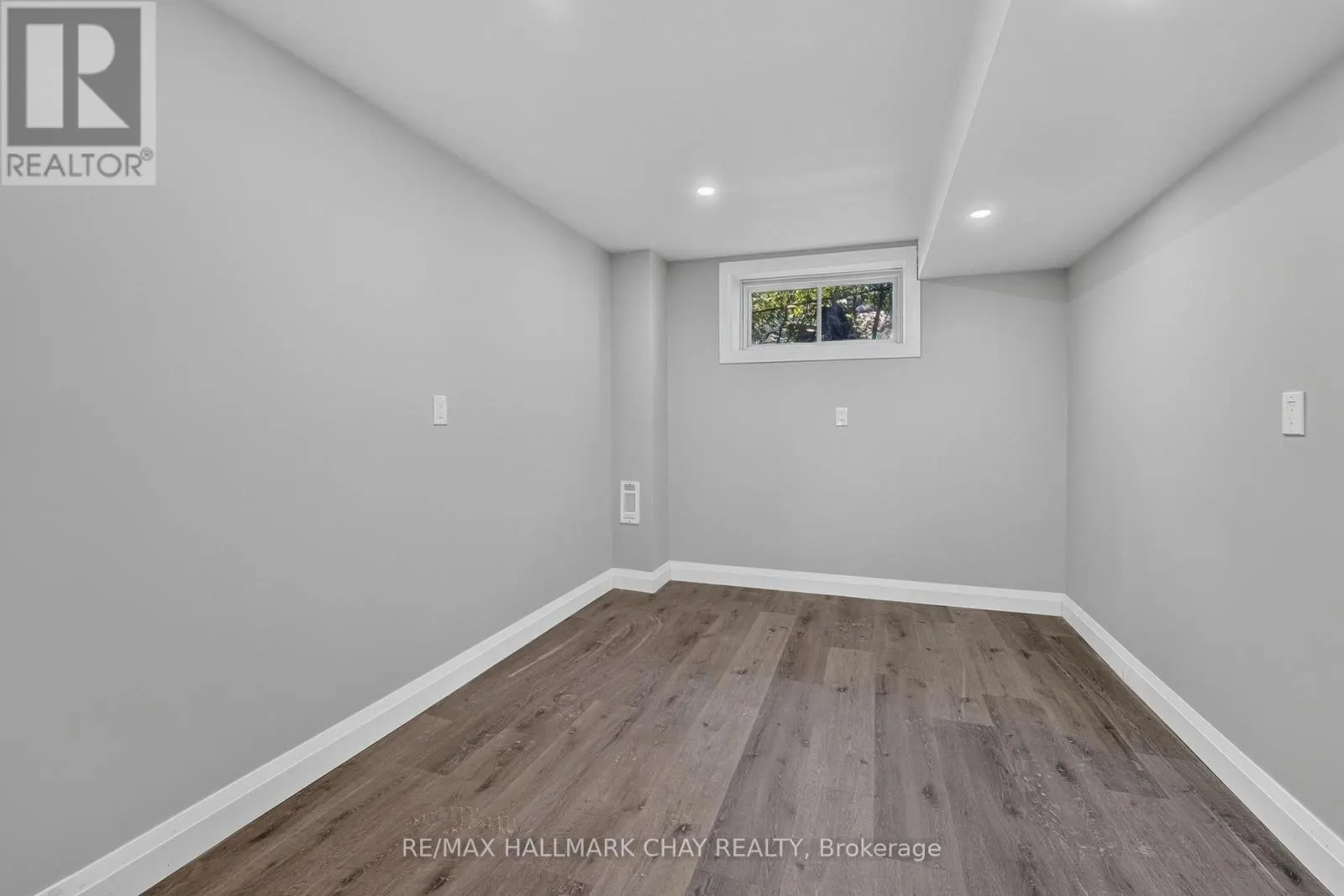 465 MOONEY CRESCENT