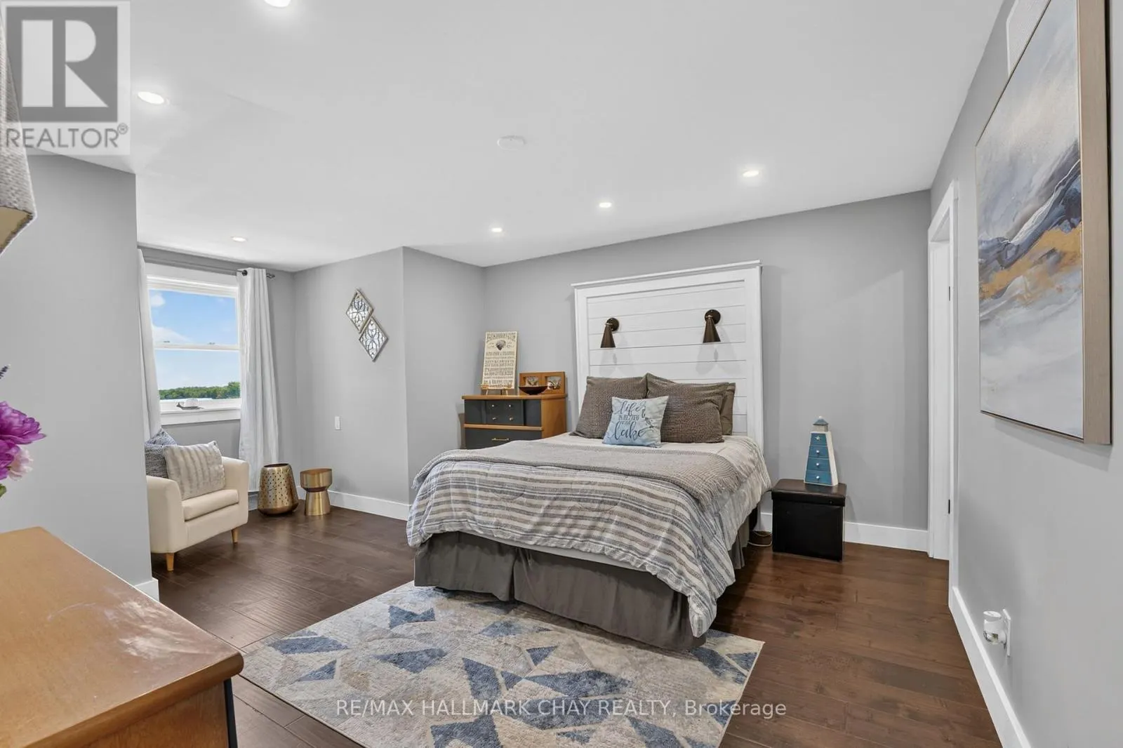 465 MOONEY CRESCENT