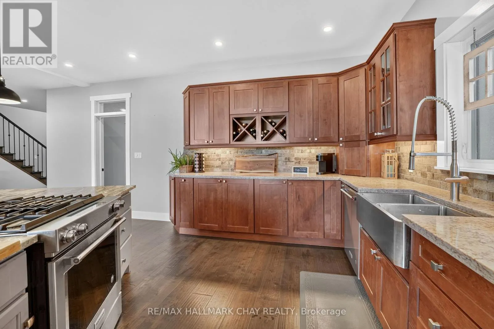 465 MOONEY CRESCENT