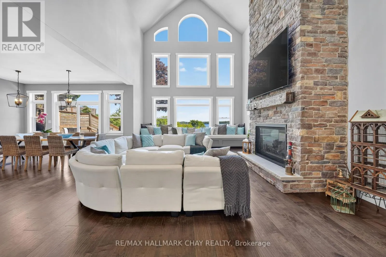 465 MOONEY CRESCENT
