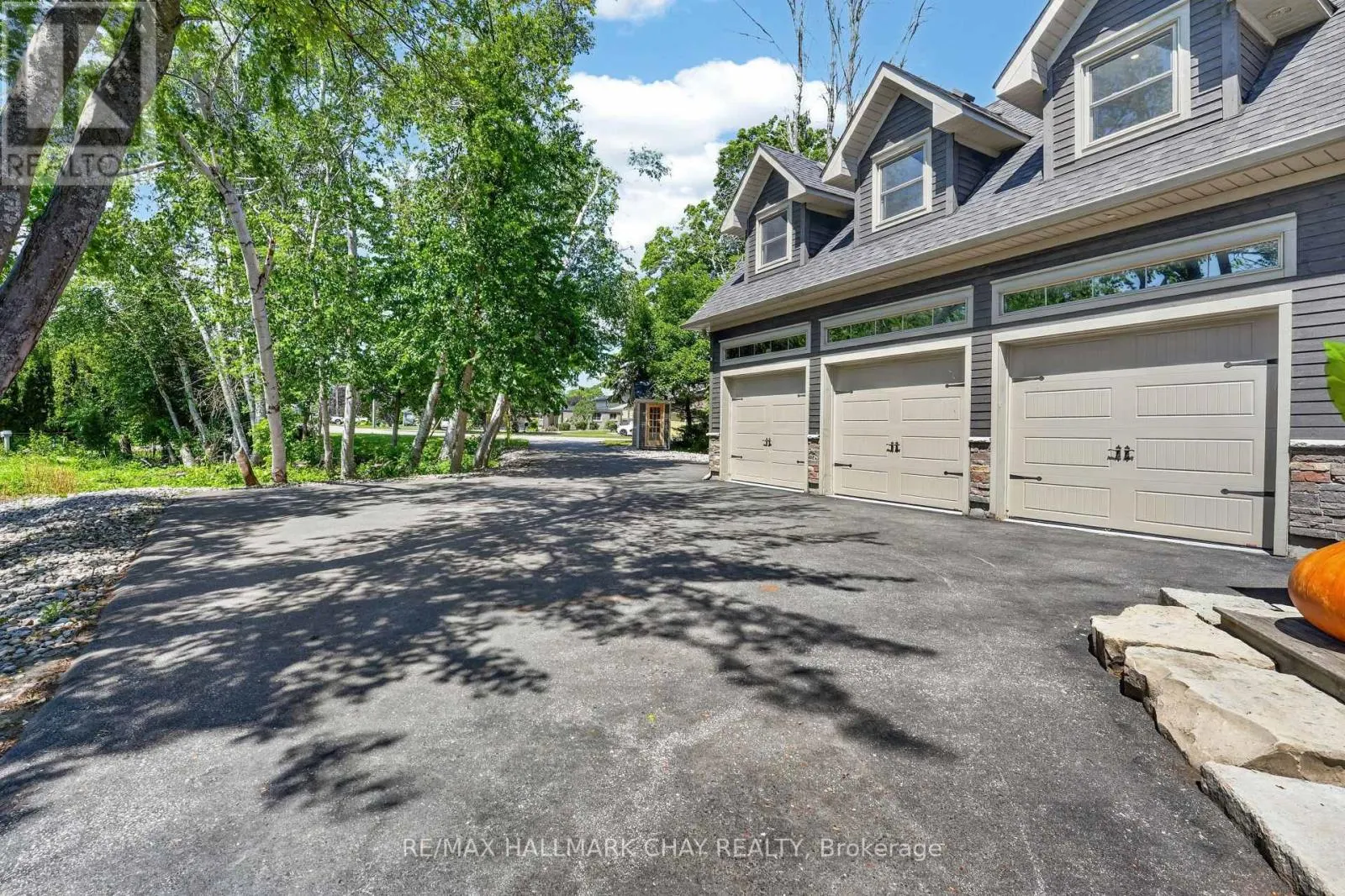 465 MOONEY CRESCENT