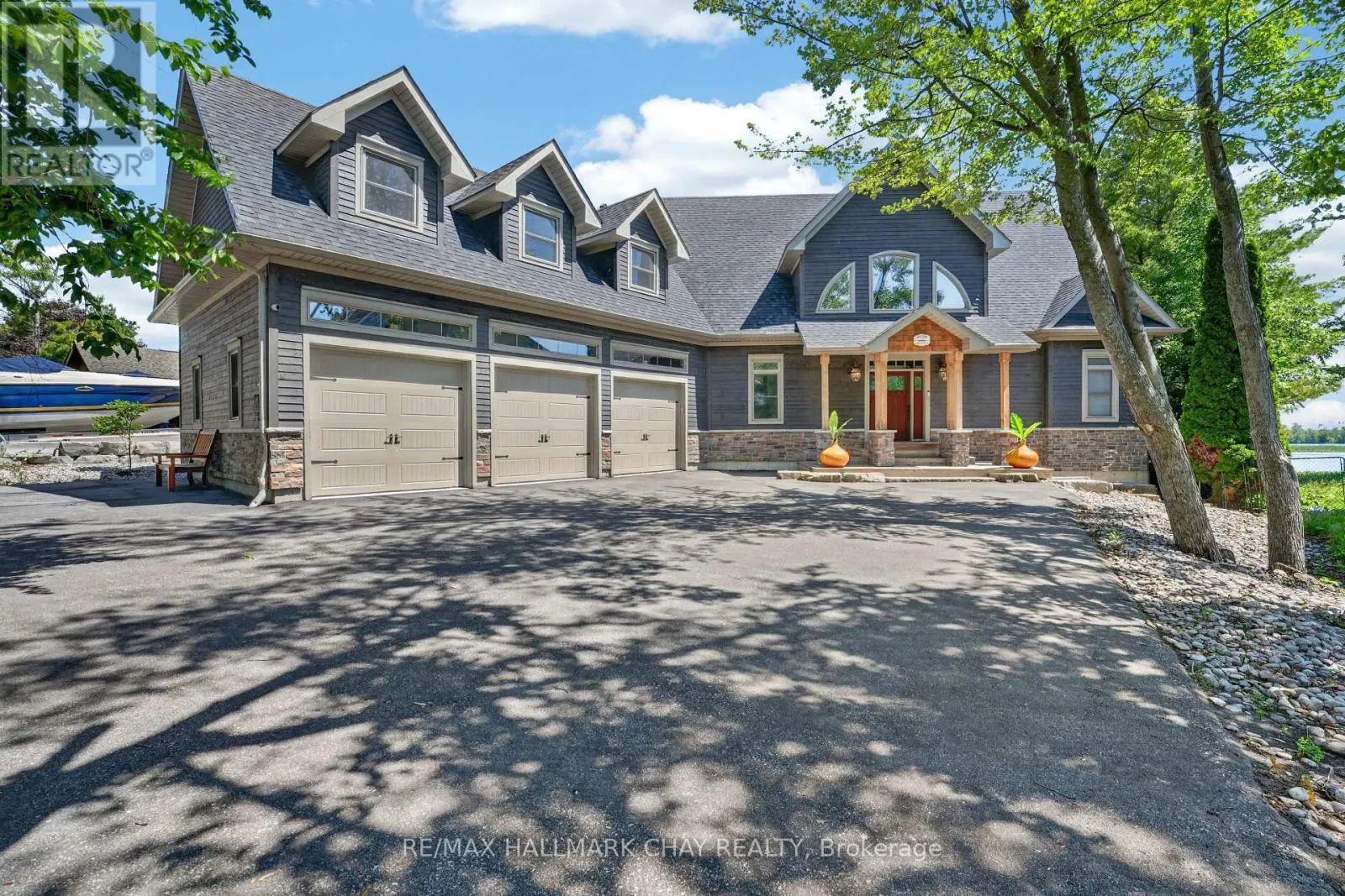 465 MOONEY CRESCENT