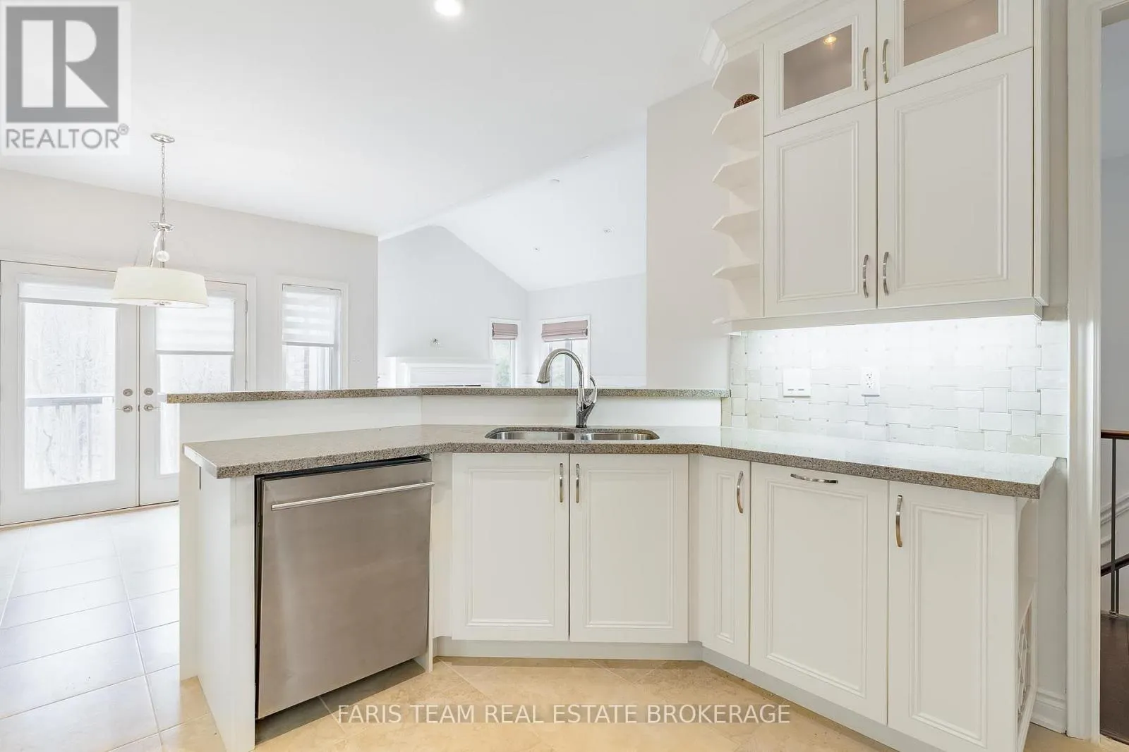 4 DIAMOND VALLEY DRIVE
