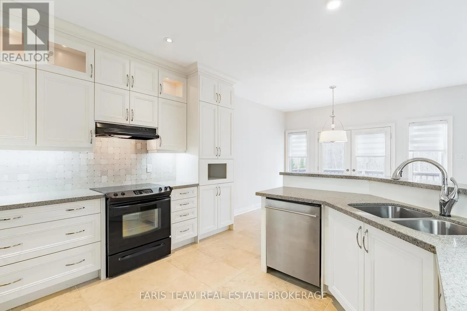 4 DIAMOND VALLEY DRIVE