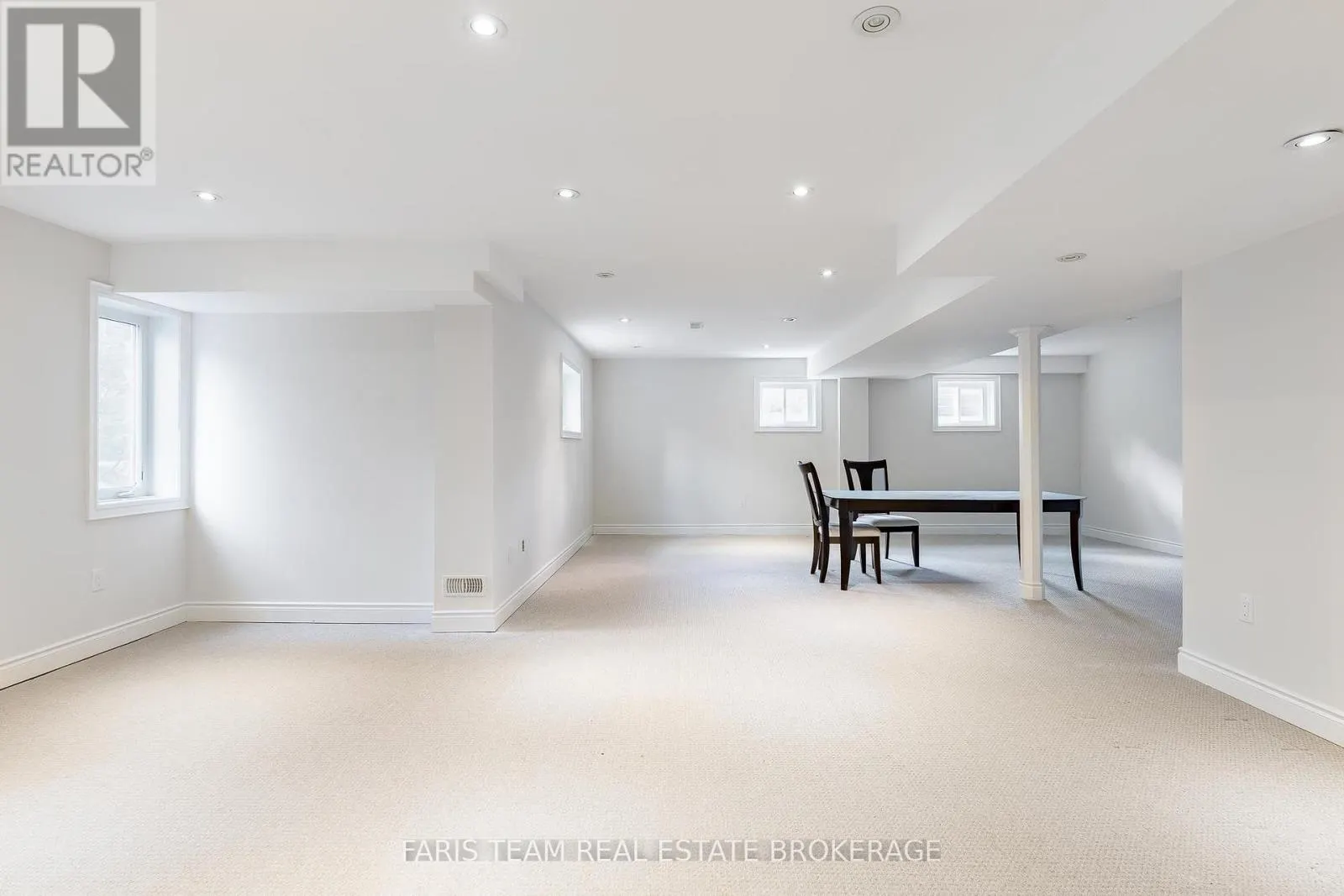 4 DIAMOND VALLEY DRIVE