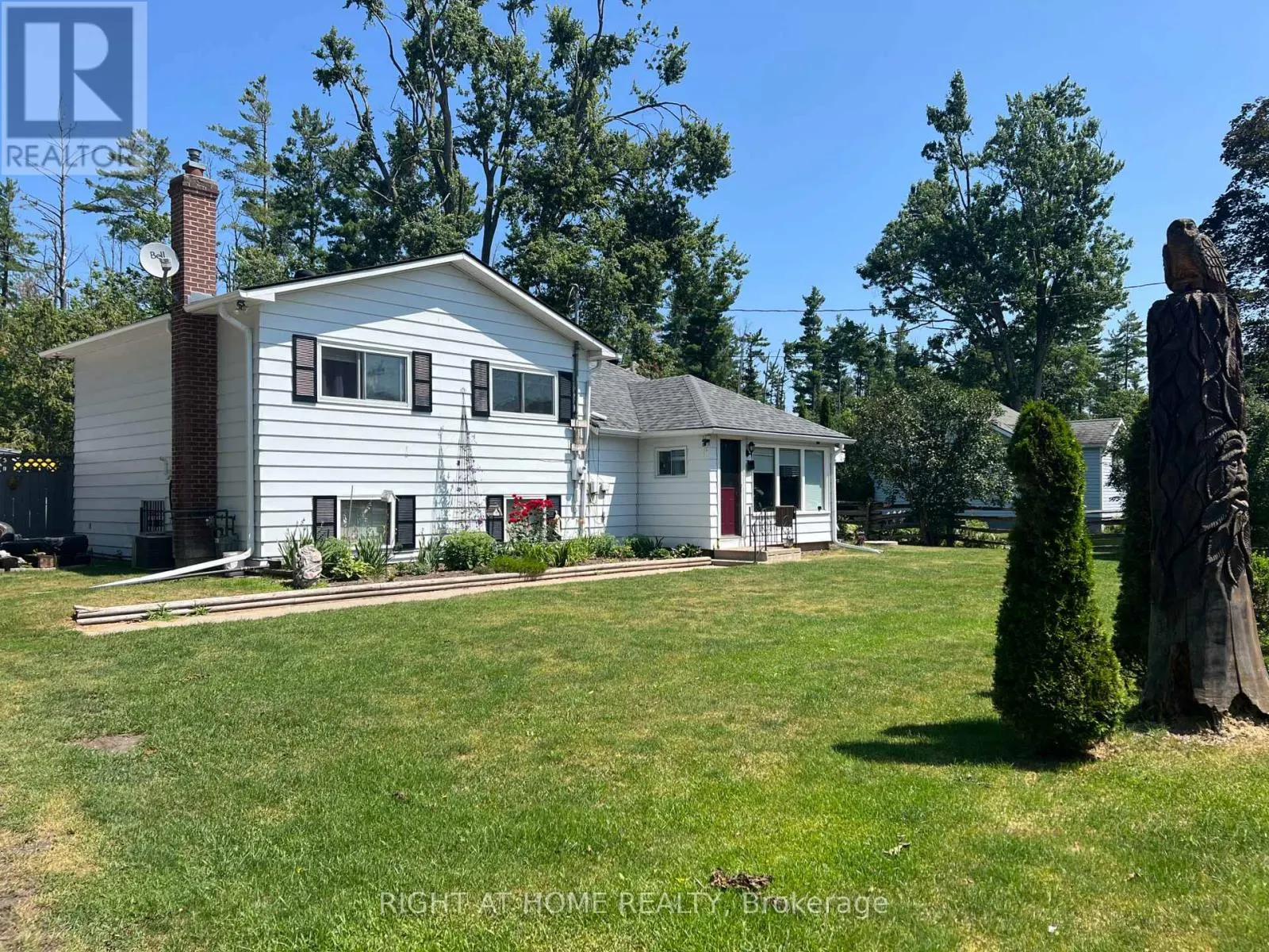 12 LAKESHORE ROAD E