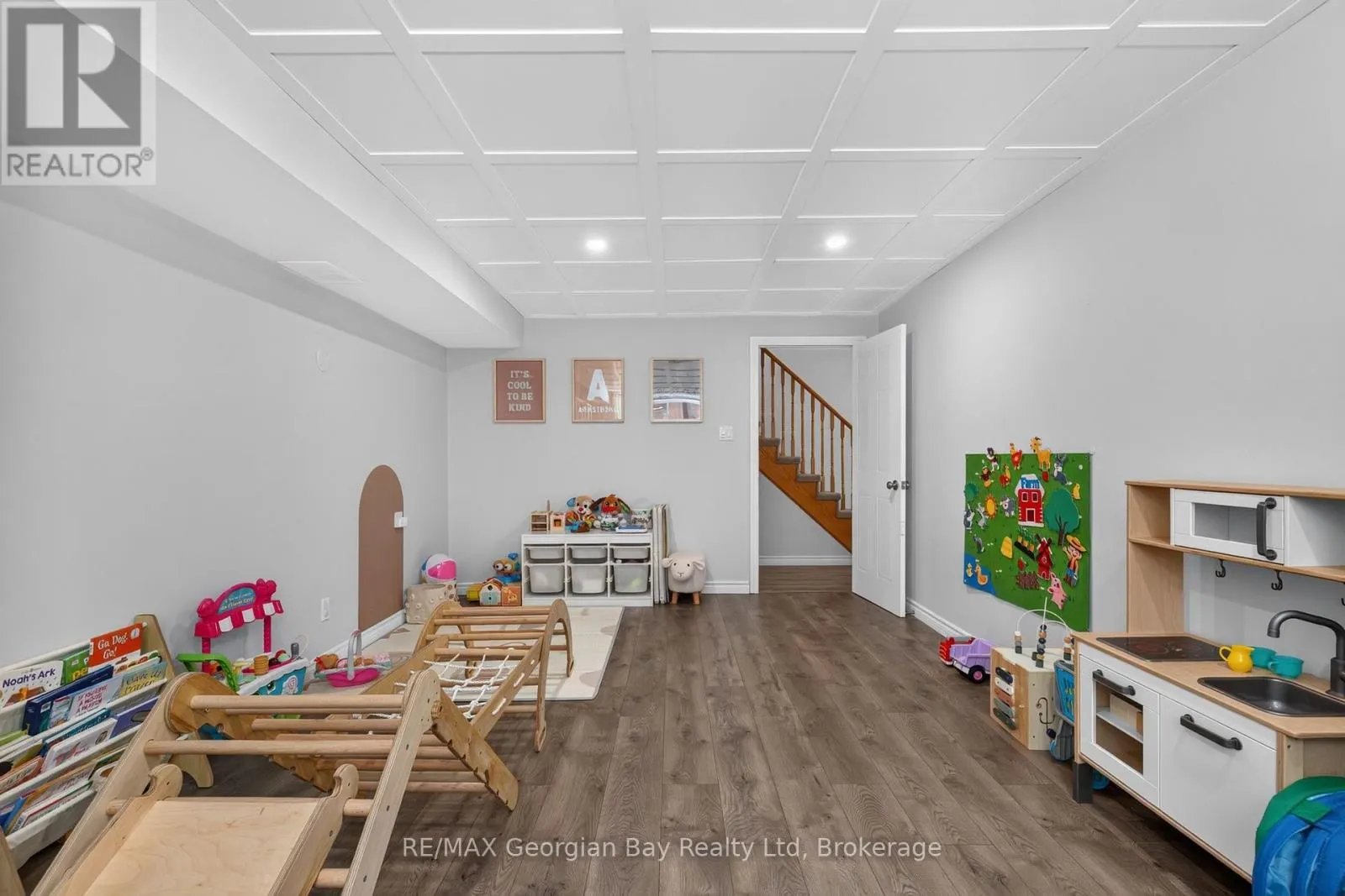 1005 DINA CRESCENT
