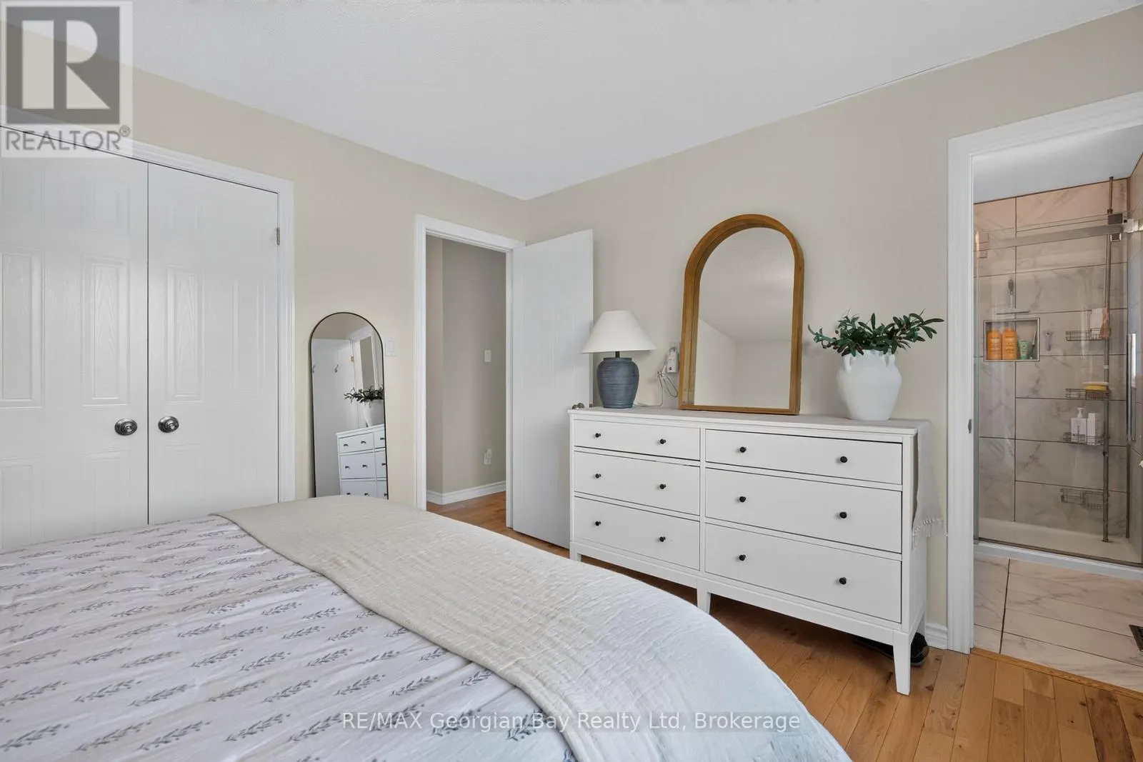 1005 DINA CRESCENT