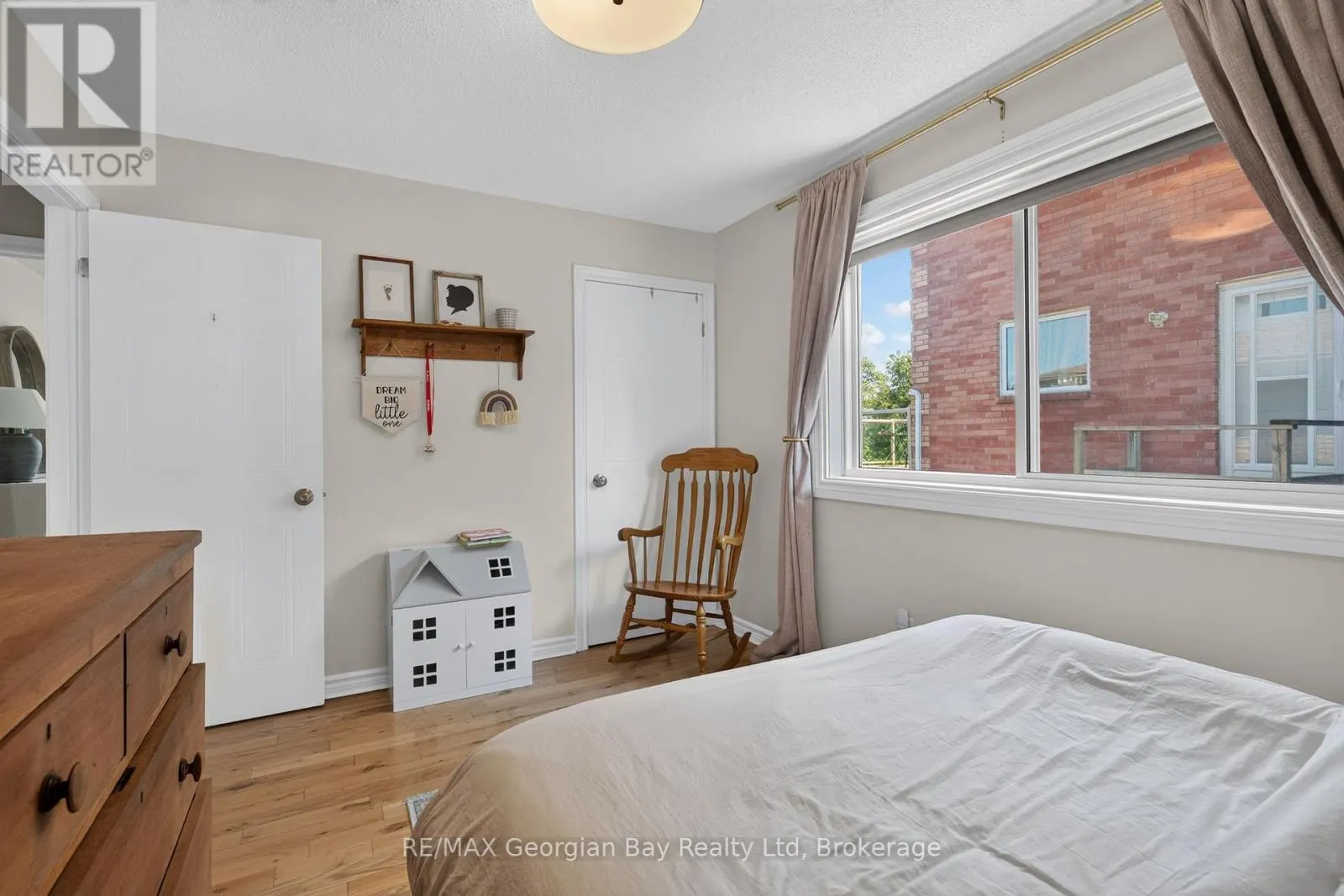 1005 DINA CRESCENT