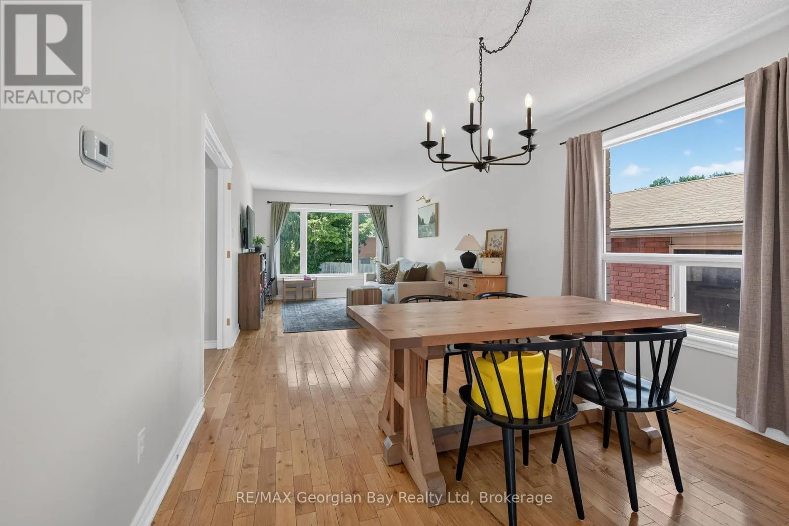 1005 DINA CRESCENT