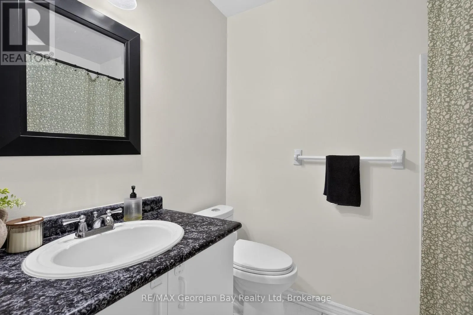 1005 DINA CRESCENT