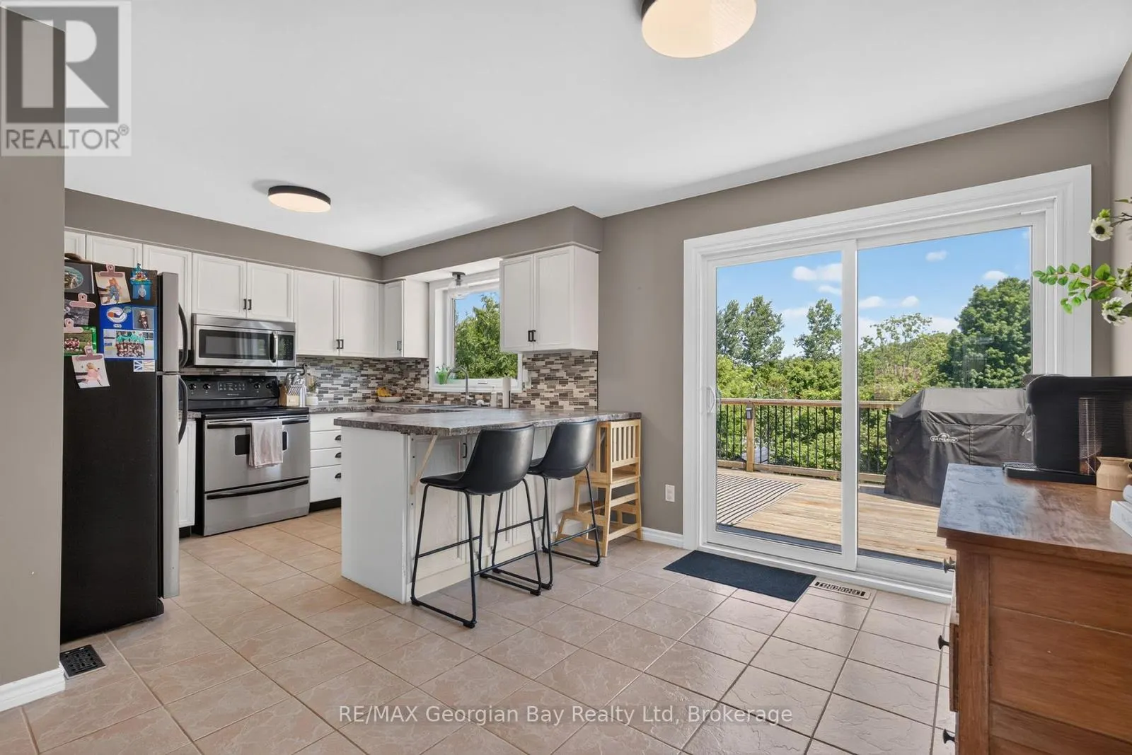 1005 DINA CRESCENT