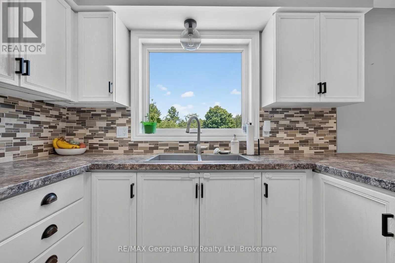 1005 DINA CRESCENT