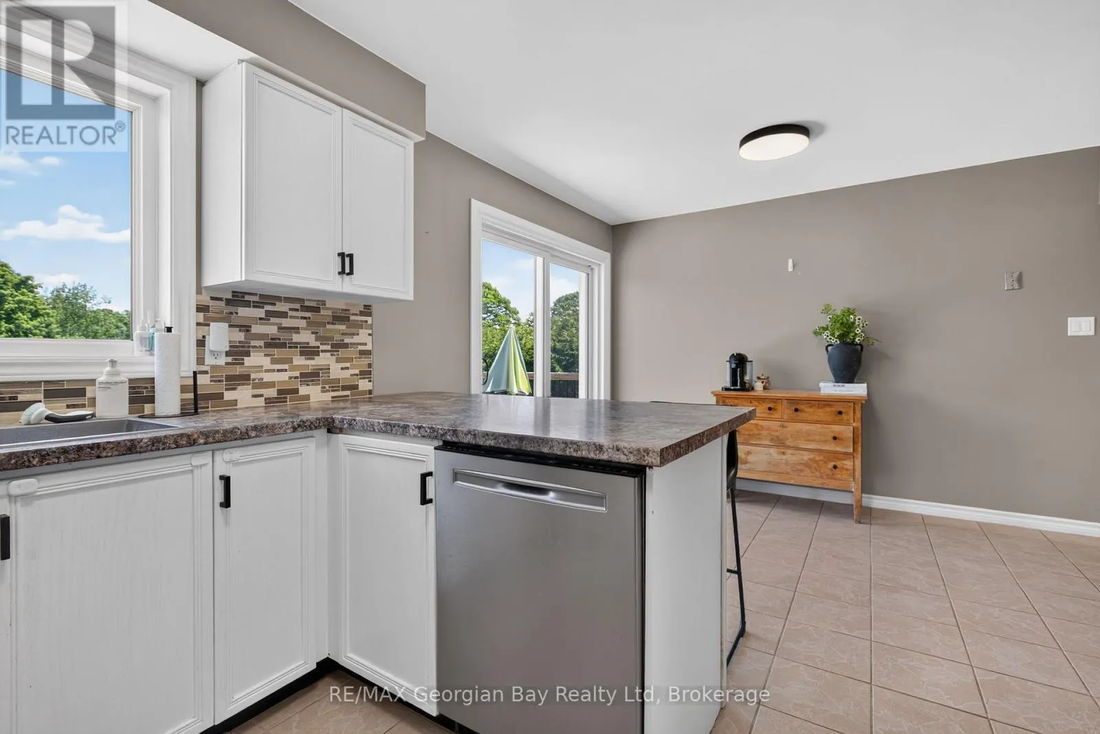 1005 DINA CRESCENT