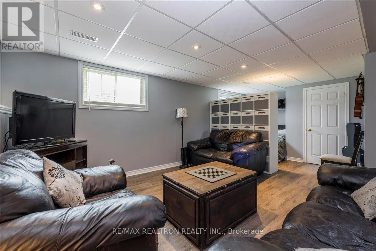 4 TEMPLETON DRIVE