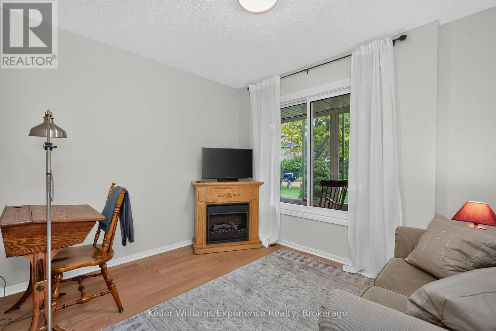 922 PLAYFAIR ROAD