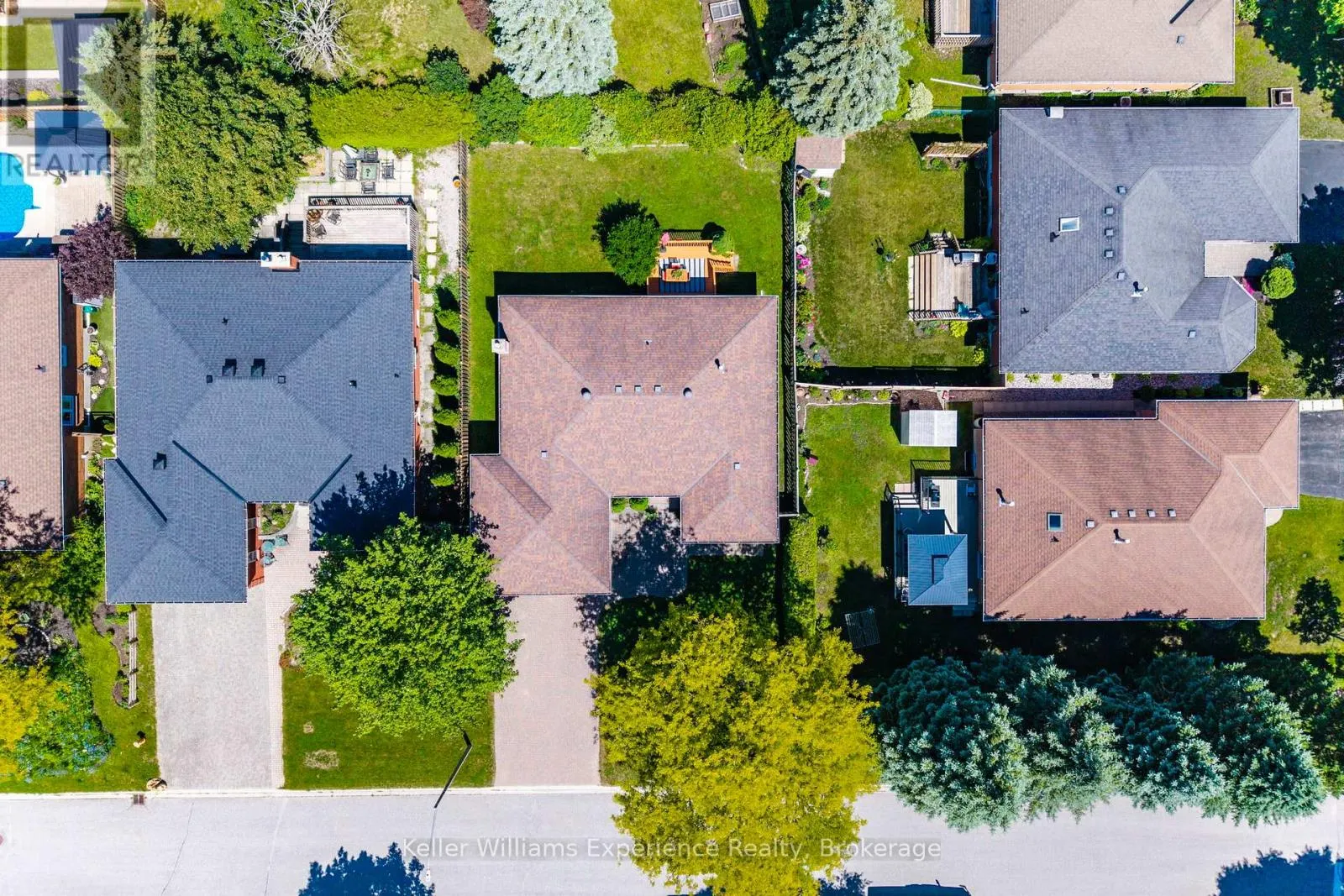 922 PLAYFAIR ROAD