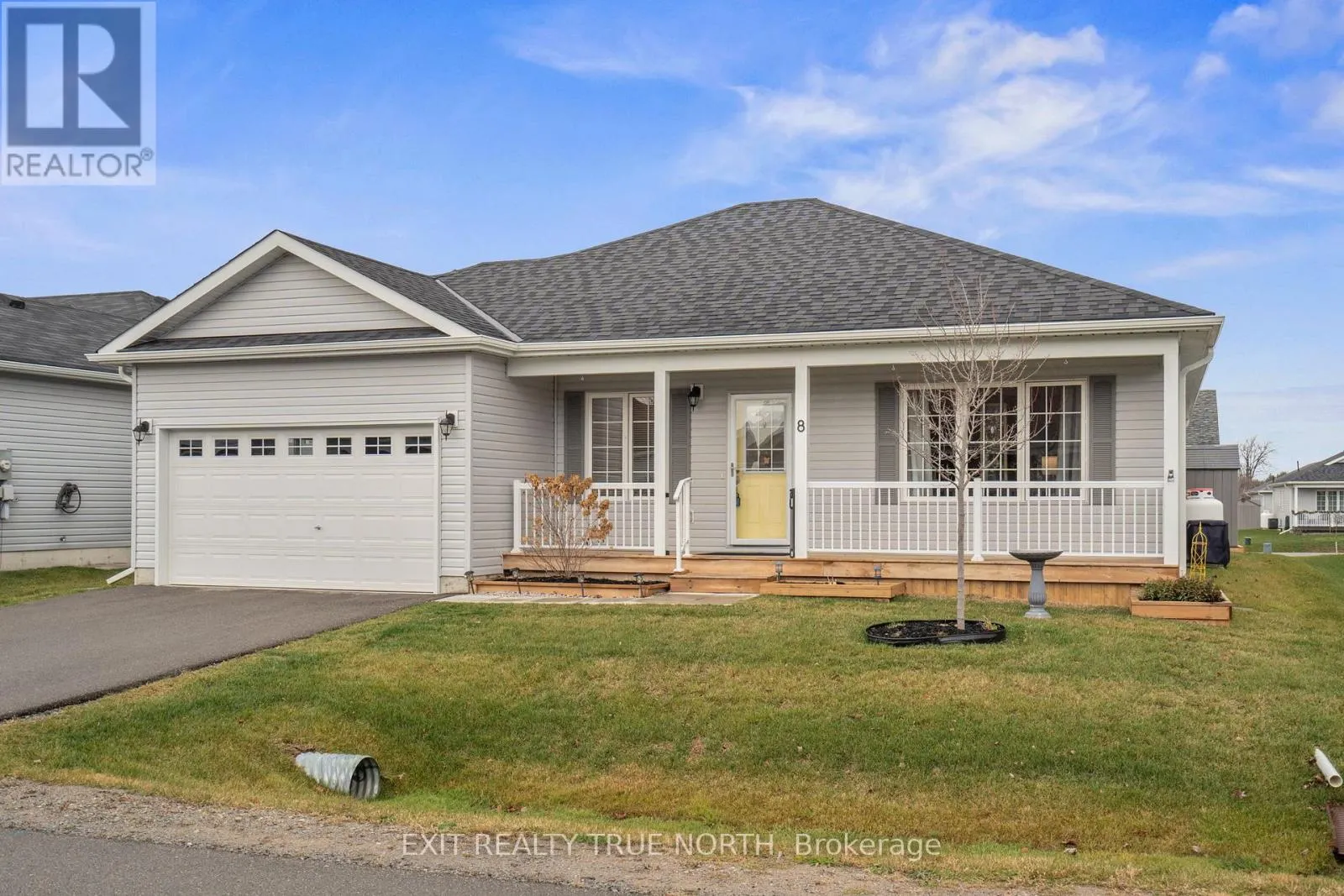 8 SINCLAIR CRESCENT