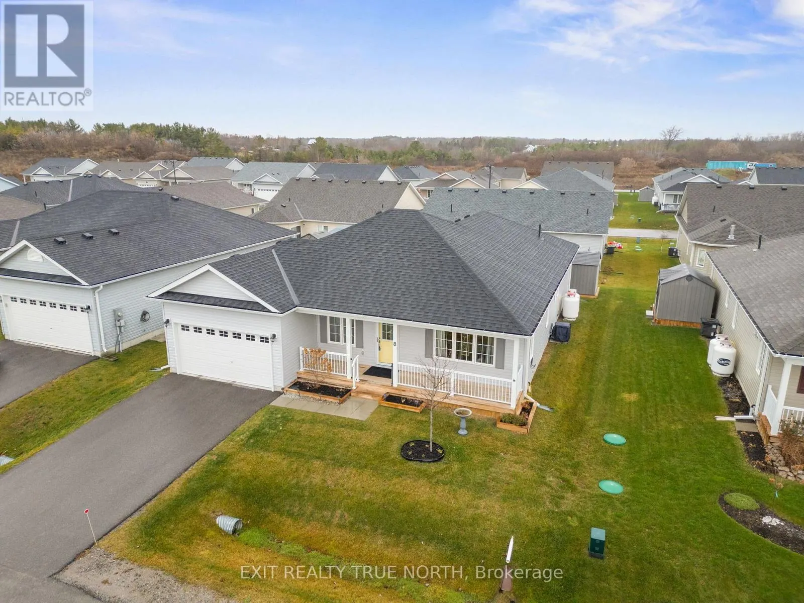 8 SINCLAIR CRESCENT