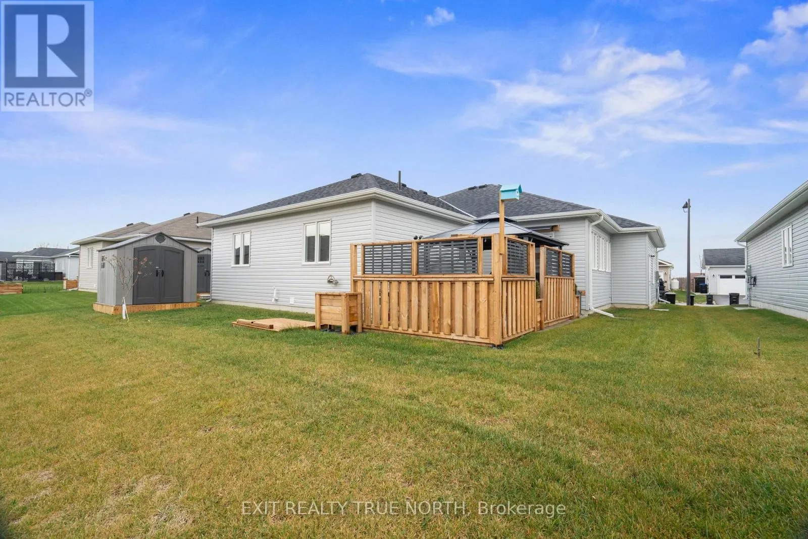 8 SINCLAIR CRESCENT