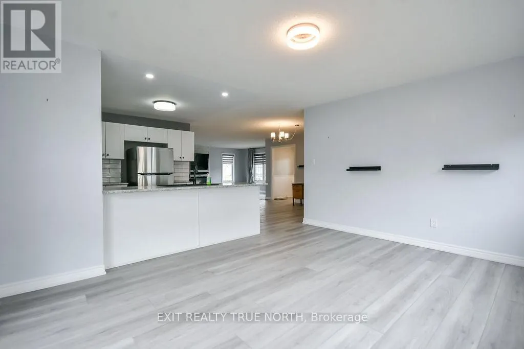 8 SINCLAIR CRESCENT