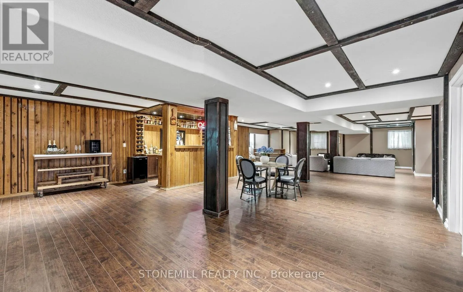 868 EASTDALE DRIVE