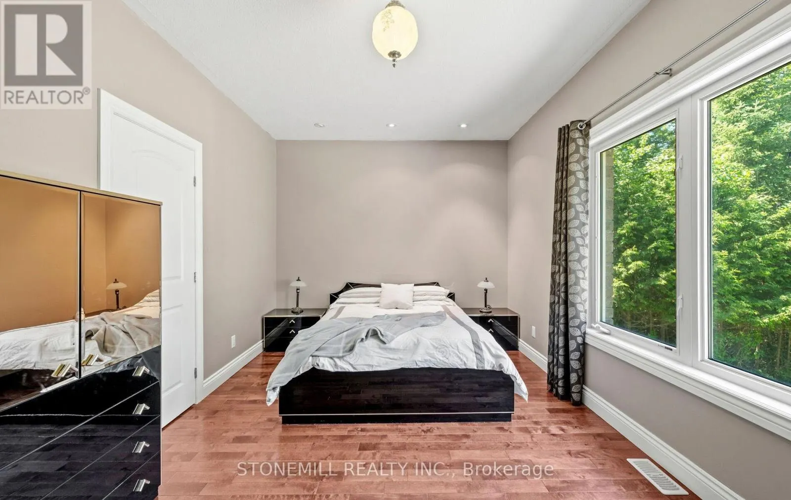 868 EASTDALE DRIVE