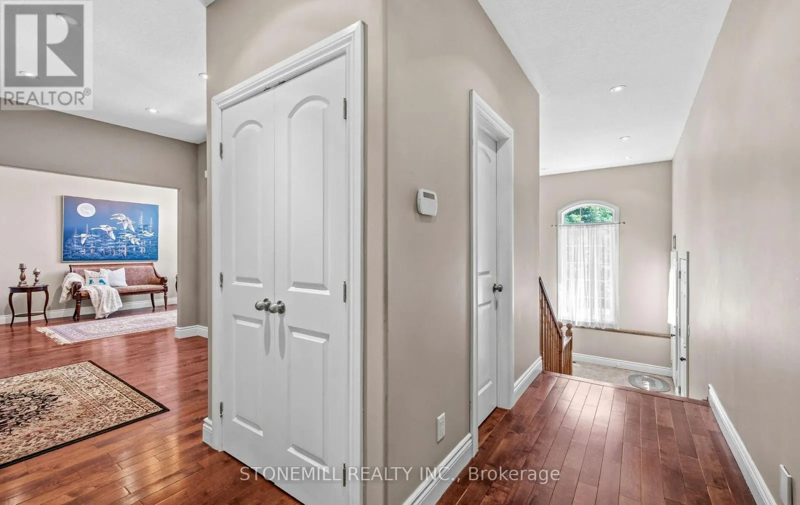 868 EASTDALE DRIVE