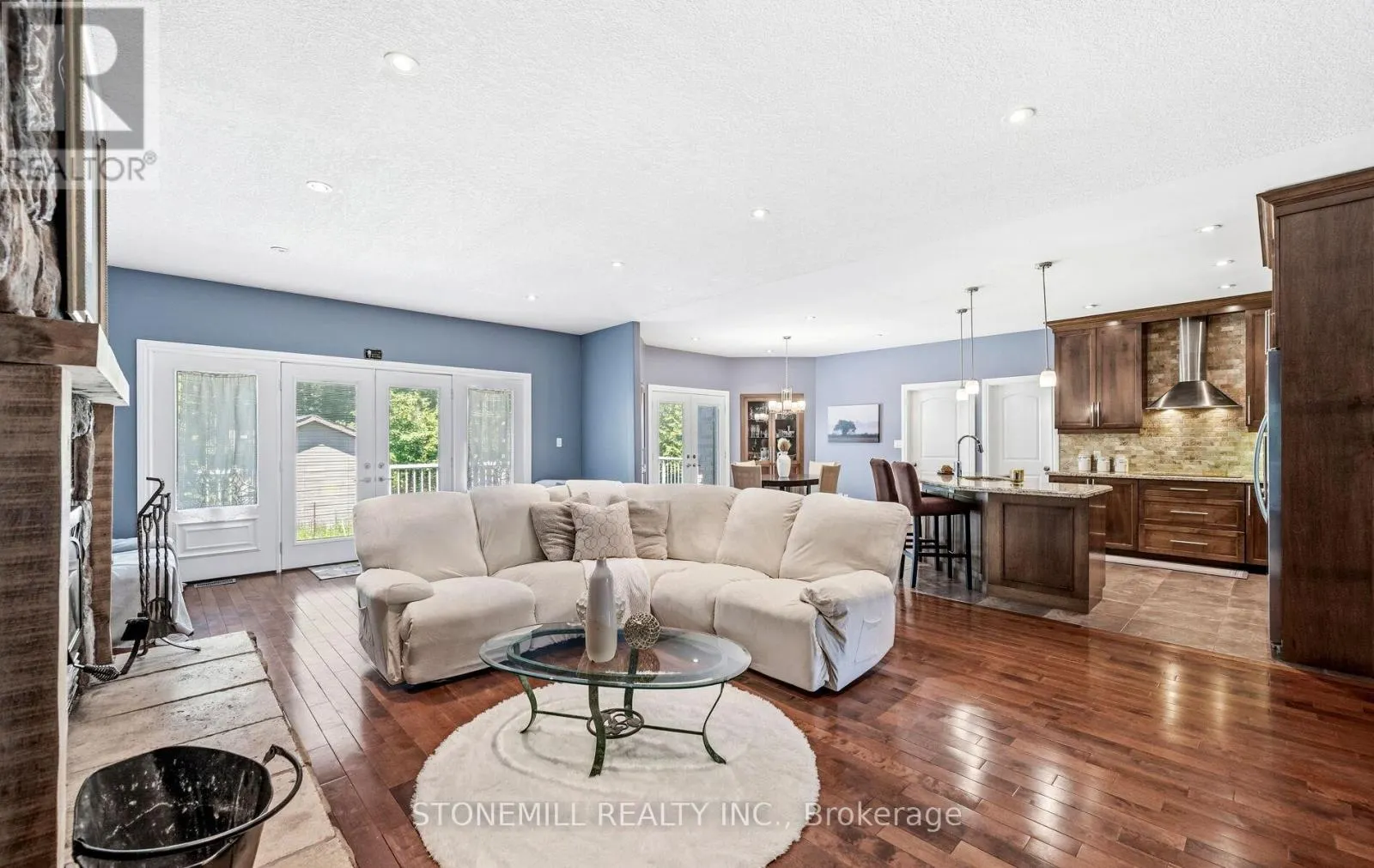 868 EASTDALE DRIVE