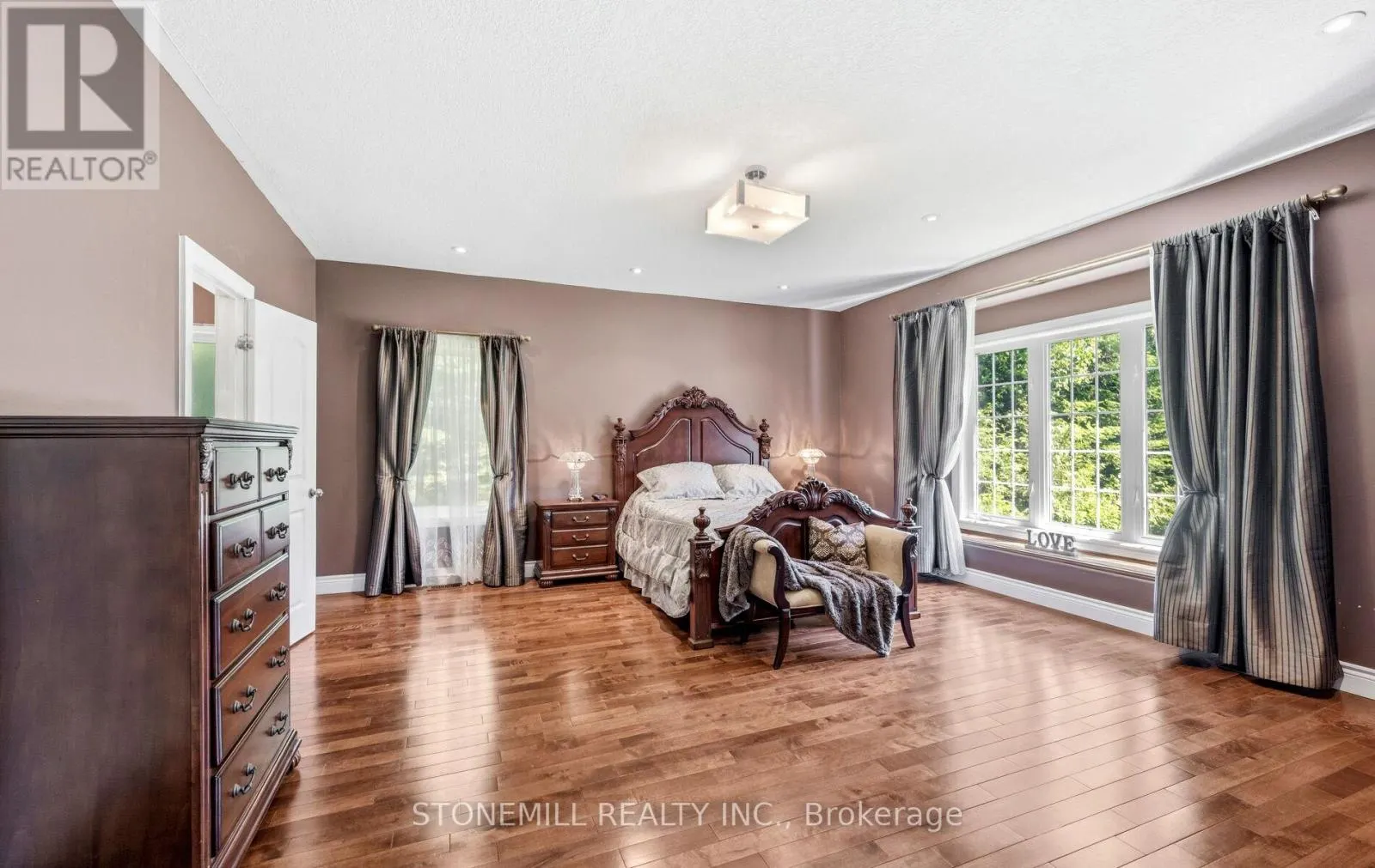 868 EASTDALE DRIVE