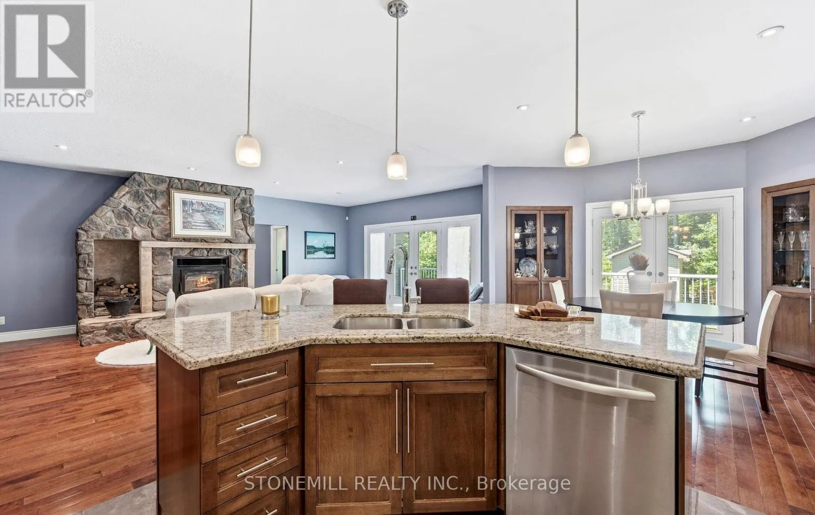 868 EASTDALE DRIVE