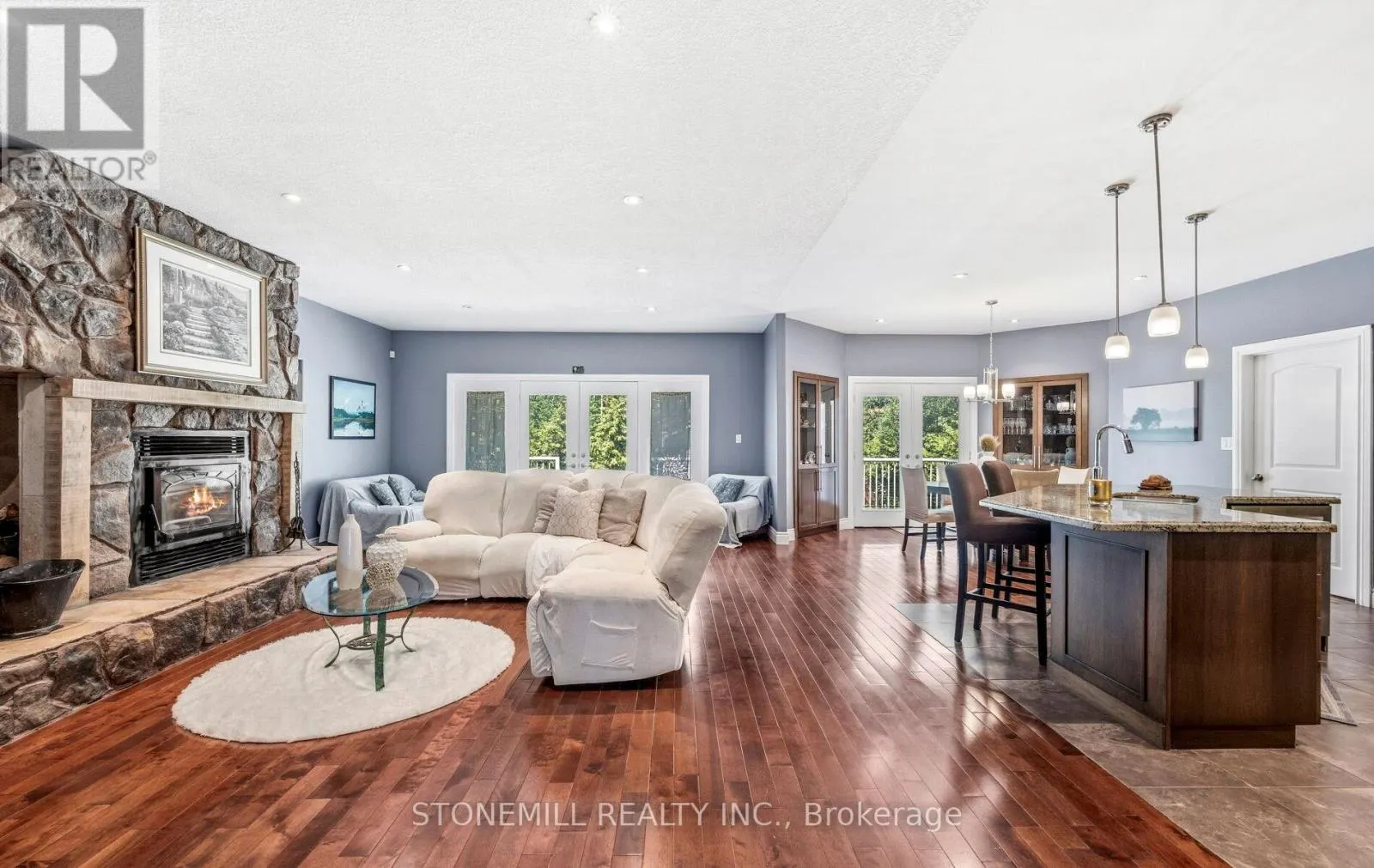 868 EASTDALE DRIVE