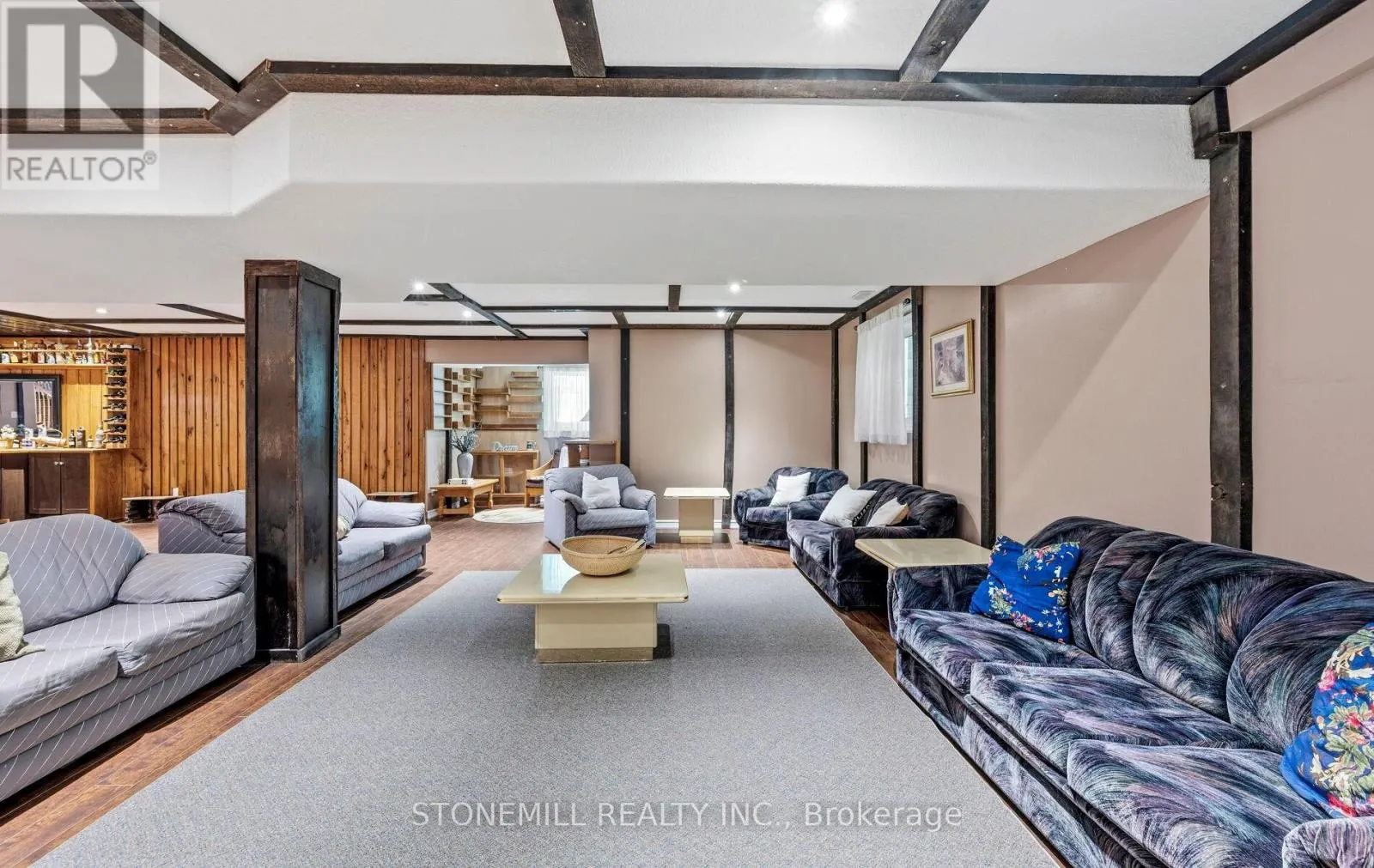 868 EASTDALE DRIVE