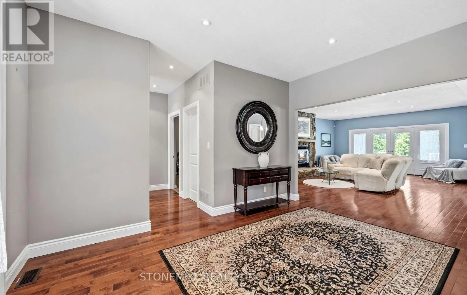 868 EASTDALE DRIVE