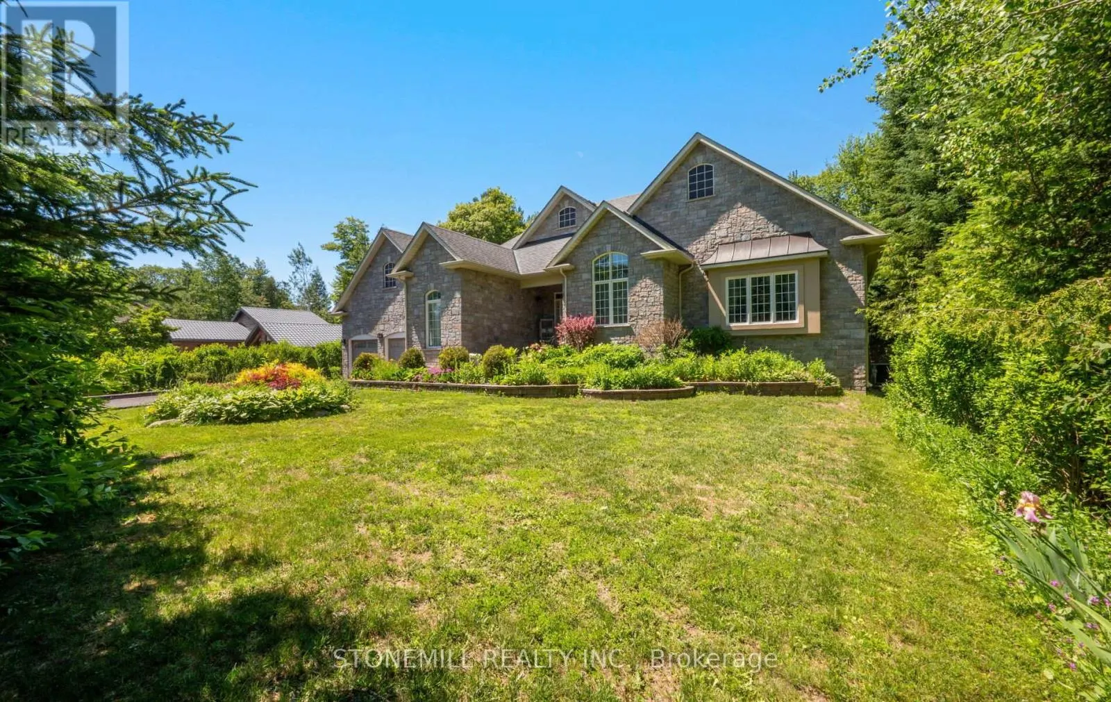 868 EASTDALE DRIVE