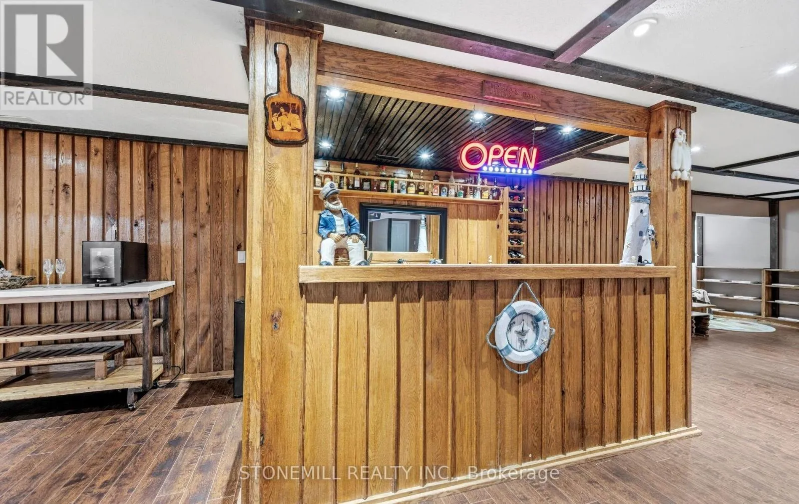 868 EASTDALE DRIVE