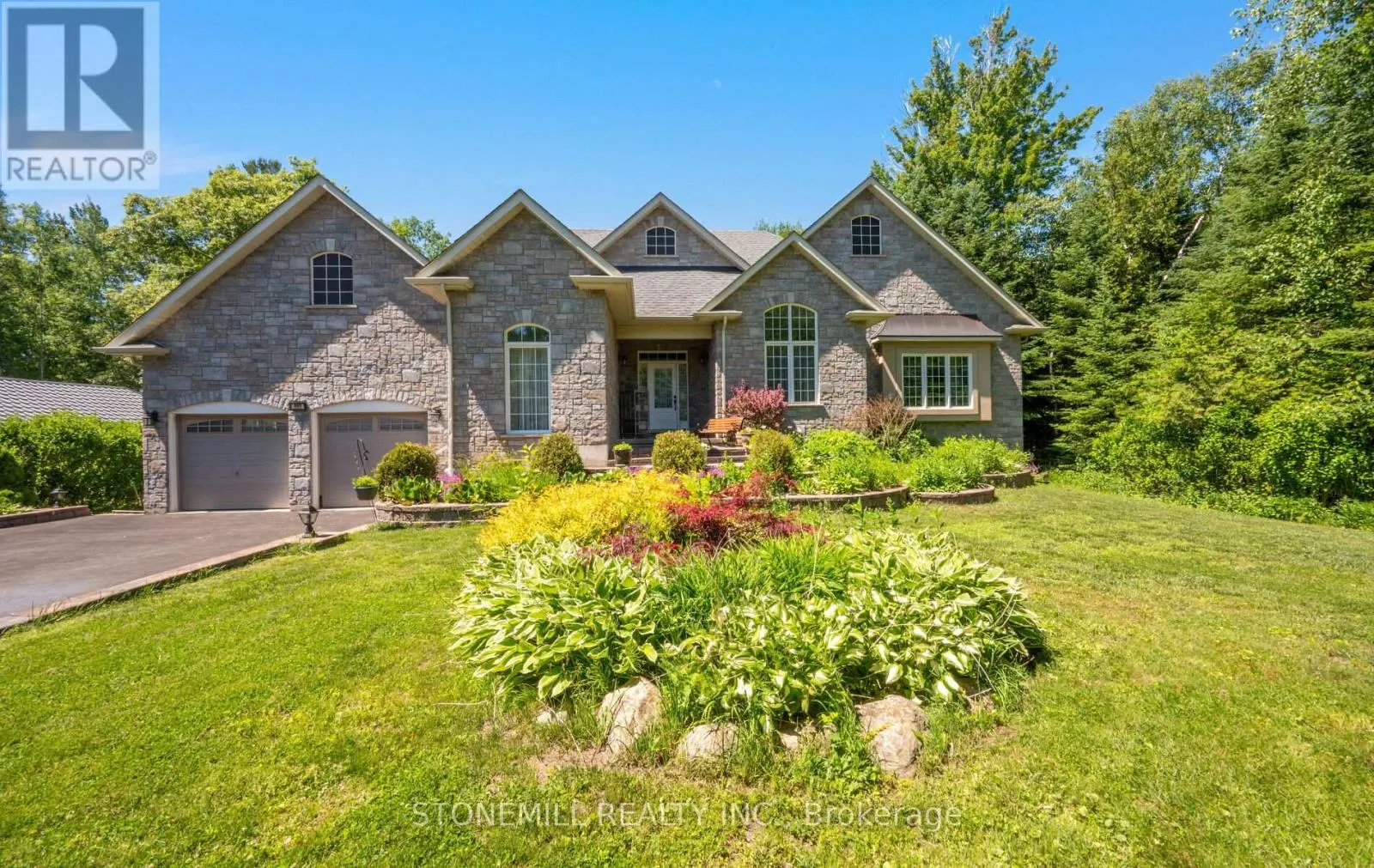 868 EASTDALE DRIVE