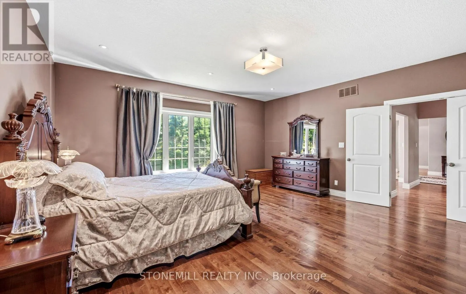 868 EASTDALE DRIVE