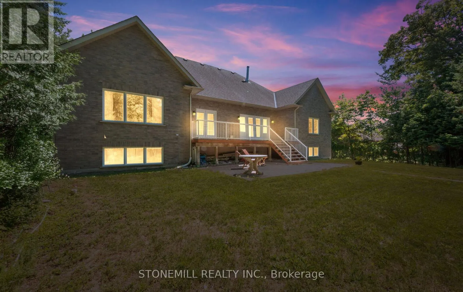868 EASTDALE DRIVE