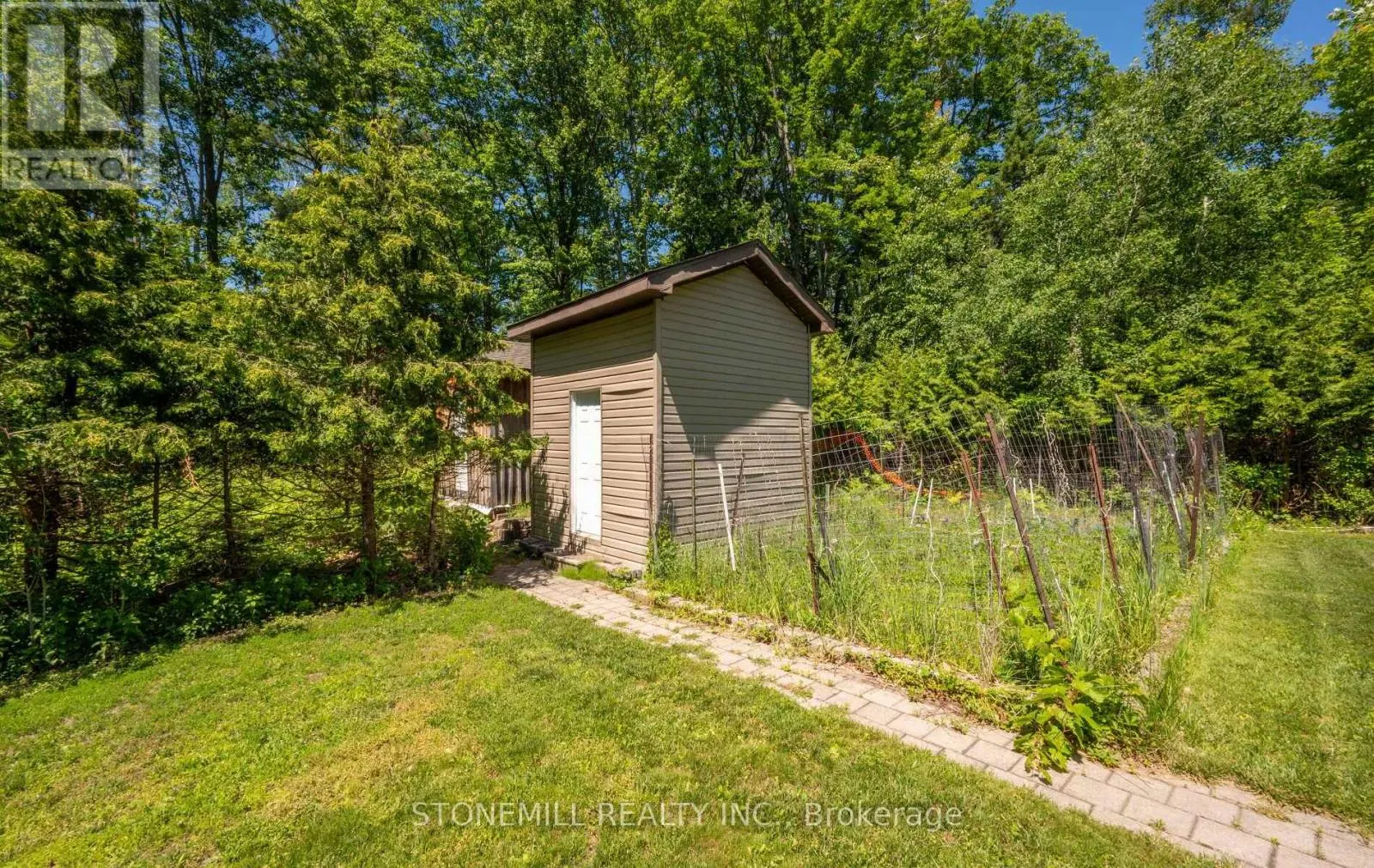868 EASTDALE DRIVE