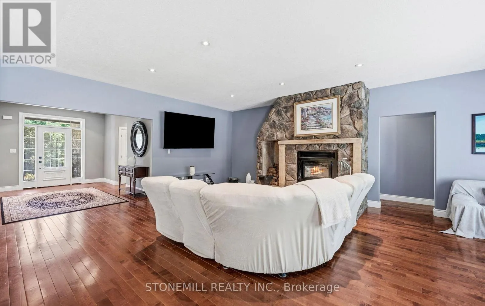 868 EASTDALE DRIVE