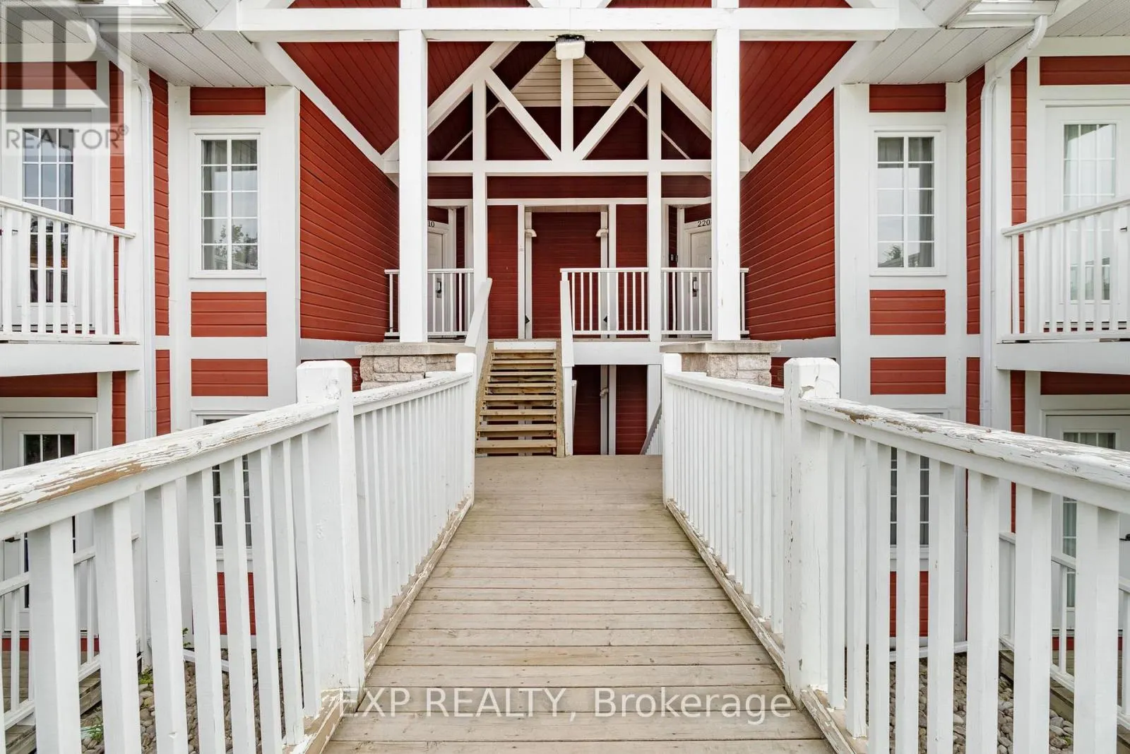 2010/2011 - 90 HIGHLAND DRIVE